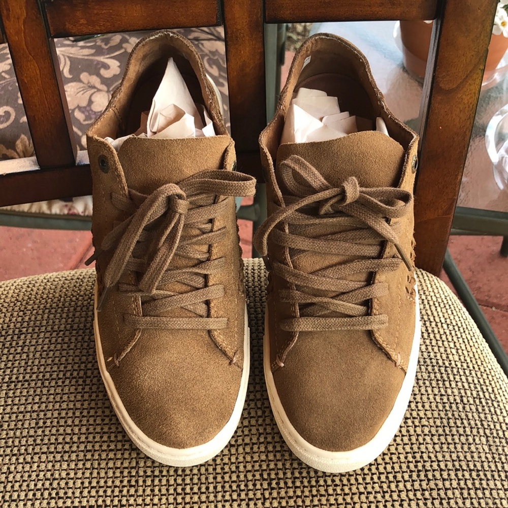 Toms leather Sneakers!!